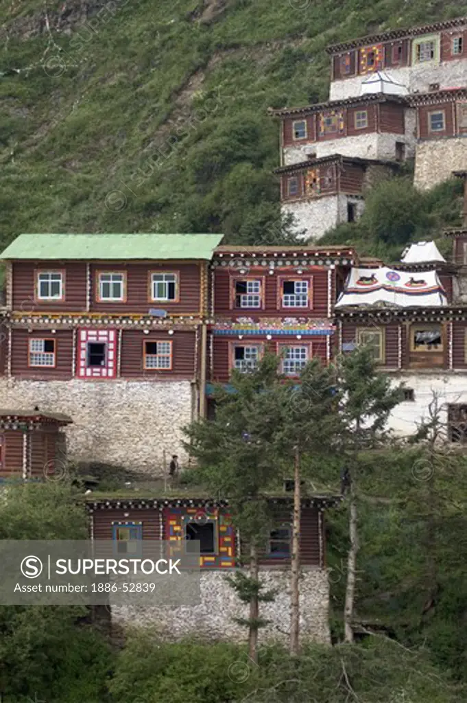 Hermitage buildings above Katok Dorjeden Monastery - Kham, (eastern, Tibet), Sichuan Province, China