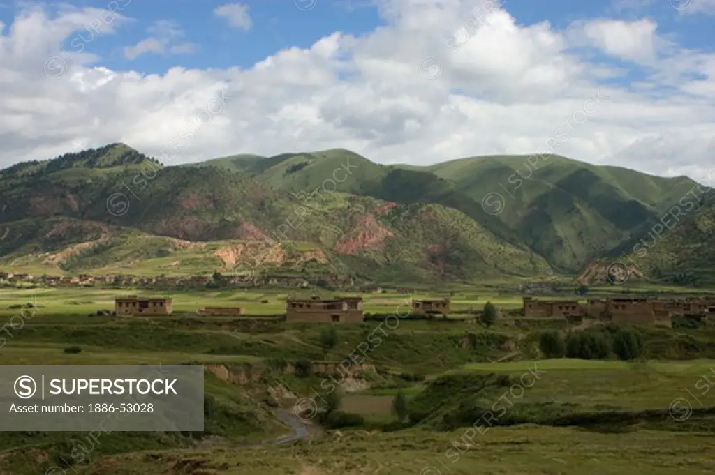 Tibetan style stone housesand high altitude rolling hills in Dabpa County, Kham - Sichuan Province, China, (Tibet)