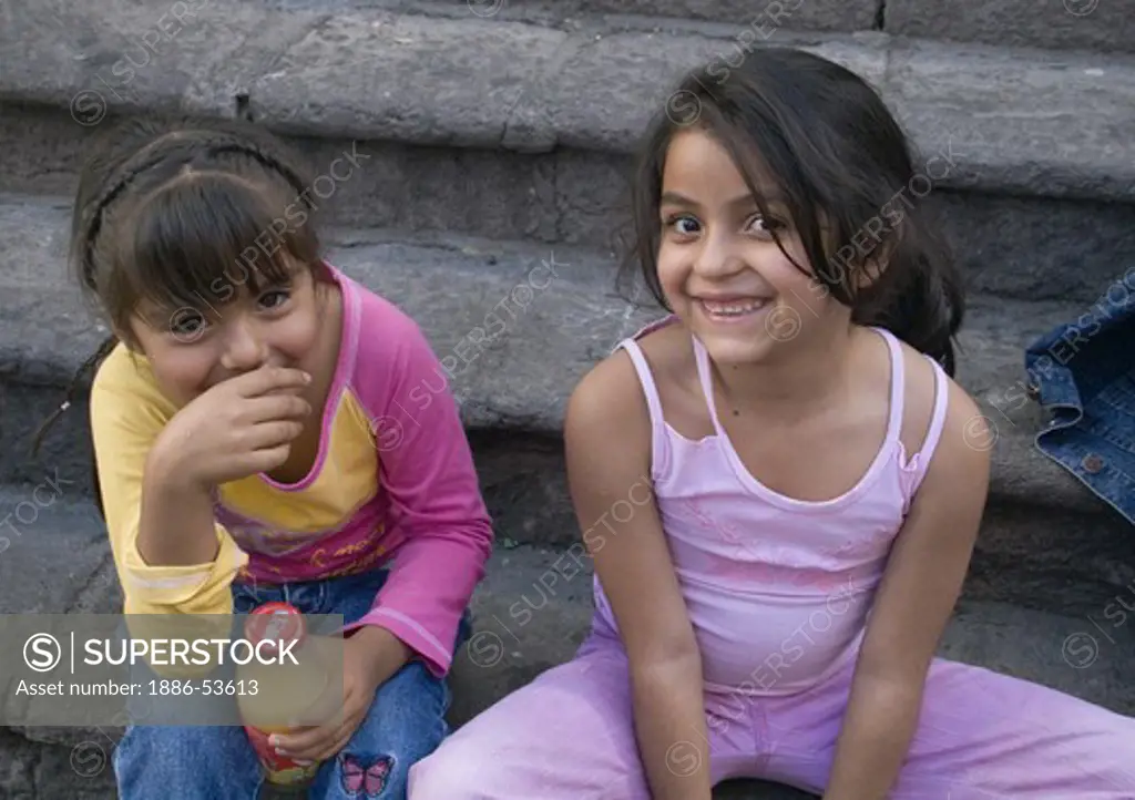 Smiling Mexican girls at the CENTRAL COVERED MARKET  -  GUANAJUATO, MEXICO