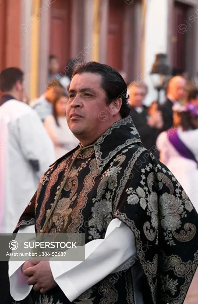 PRIEST participates in the EASTER PROCESSION from the TEMPLO DEL ORATORIO - SAN MIGUEL DE ALLENDE, MEXICO