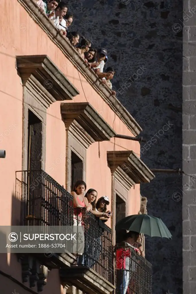 Crowd watches the EASTER PROCESSION - TEMPLO DEL ORATORIO, SAN MIGUEL DE ALLENDE, MEXICO