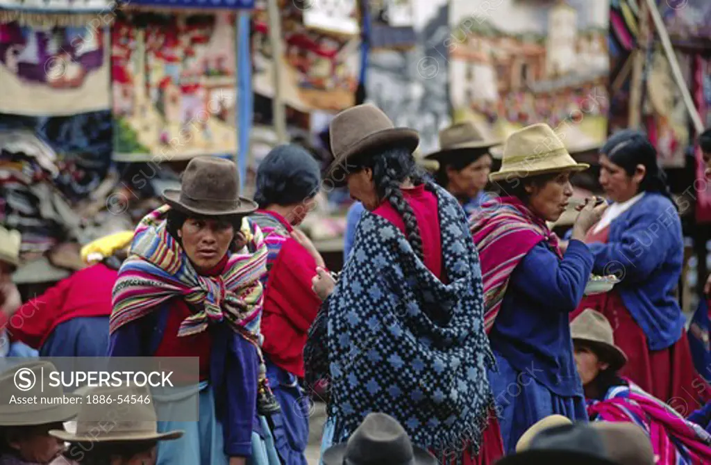 QUECHUA WOMEN at the SUNDAY MARKET in PISAC - THE SACRED VALLEY, PERU
