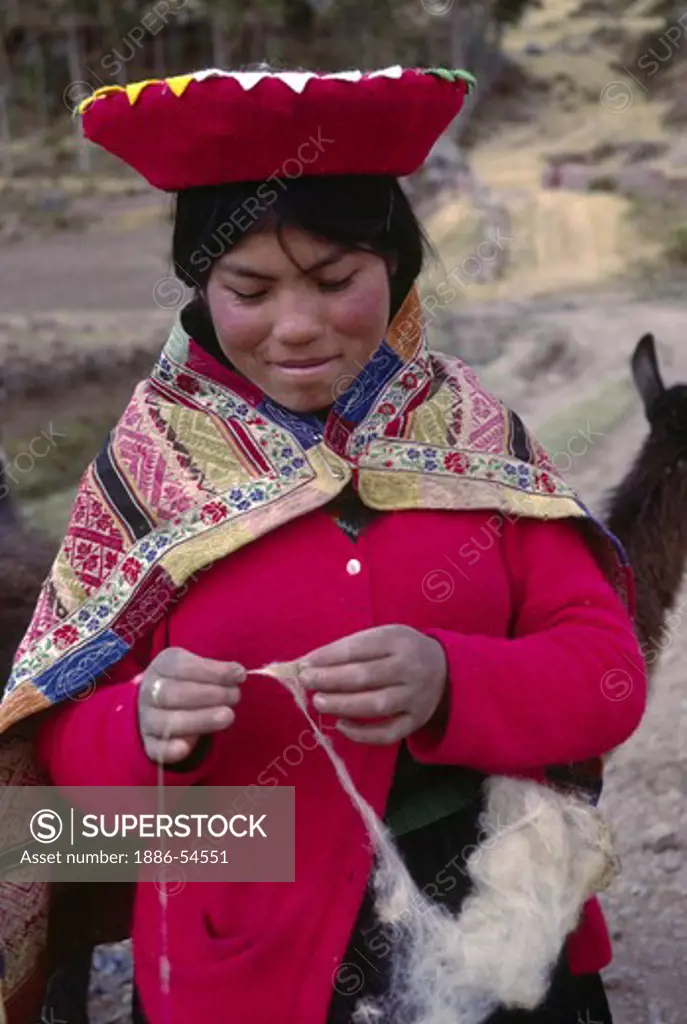Young QUECHUA WOMAN spinning wool - PERUVIAN ANDES