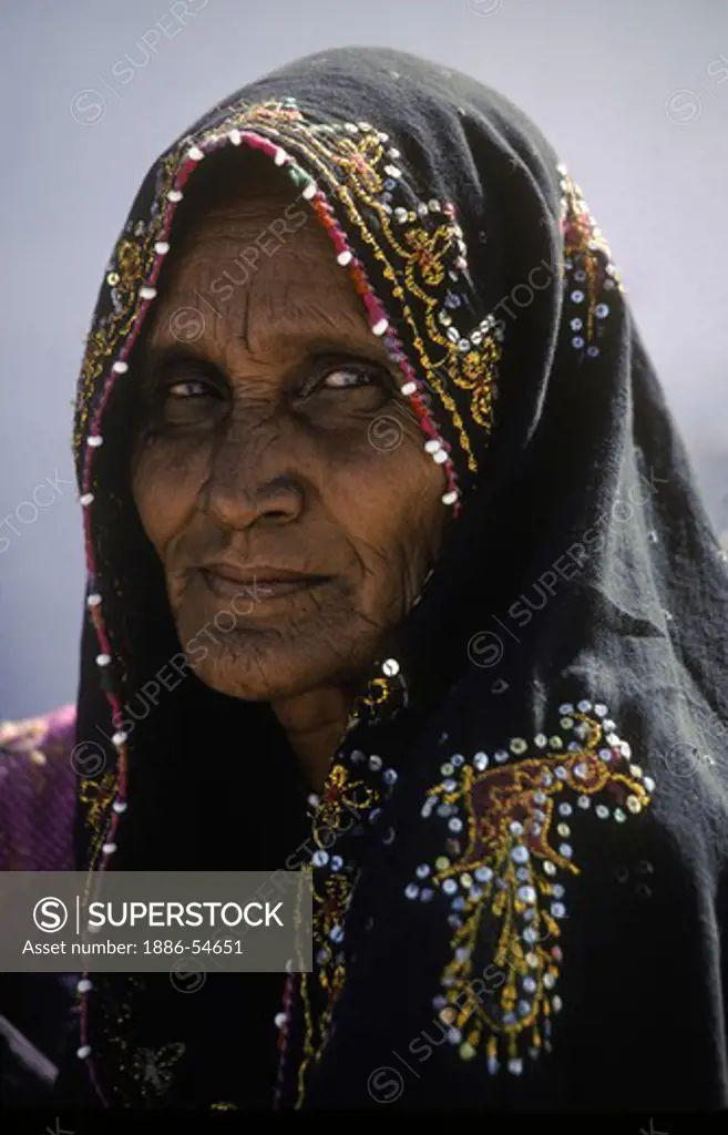 Nomadic BANJARI WOMAN wearing a BEADED HEAD SHAWL at the PUSHKAR CAMEL FAIR - RAJASTHAN, INDIA