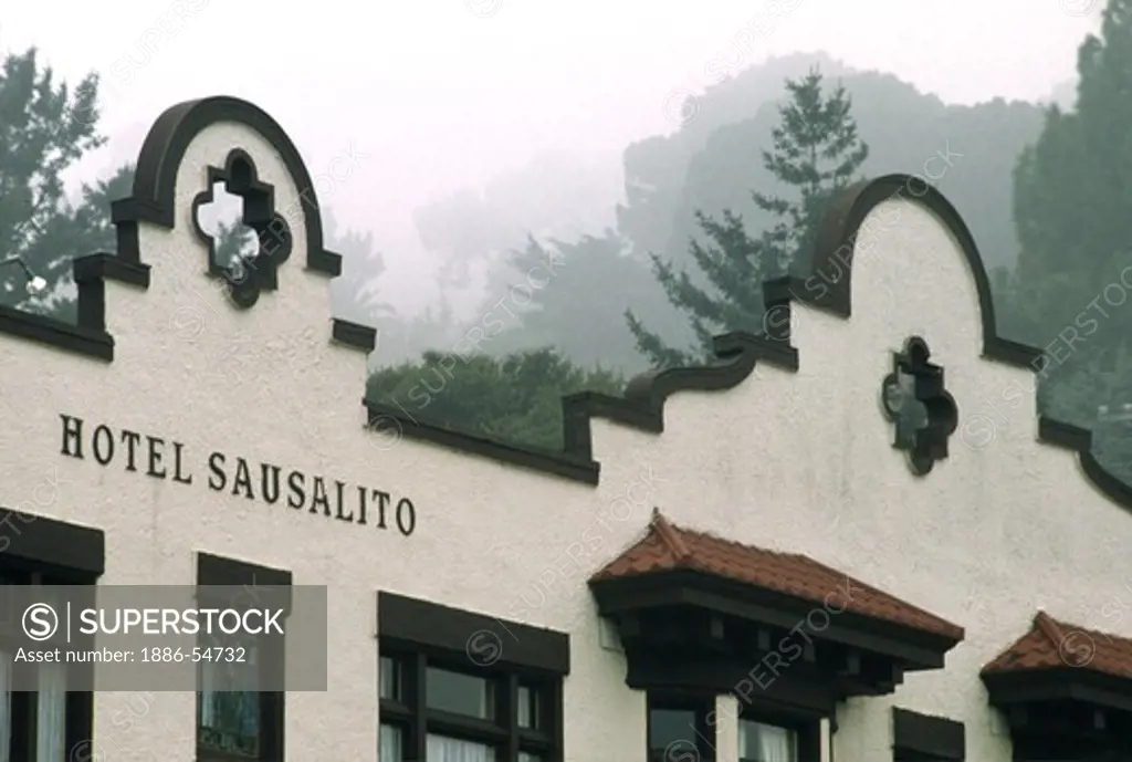 SAUSALITO HOTEL in the FOG - CALIFORNIA, USA