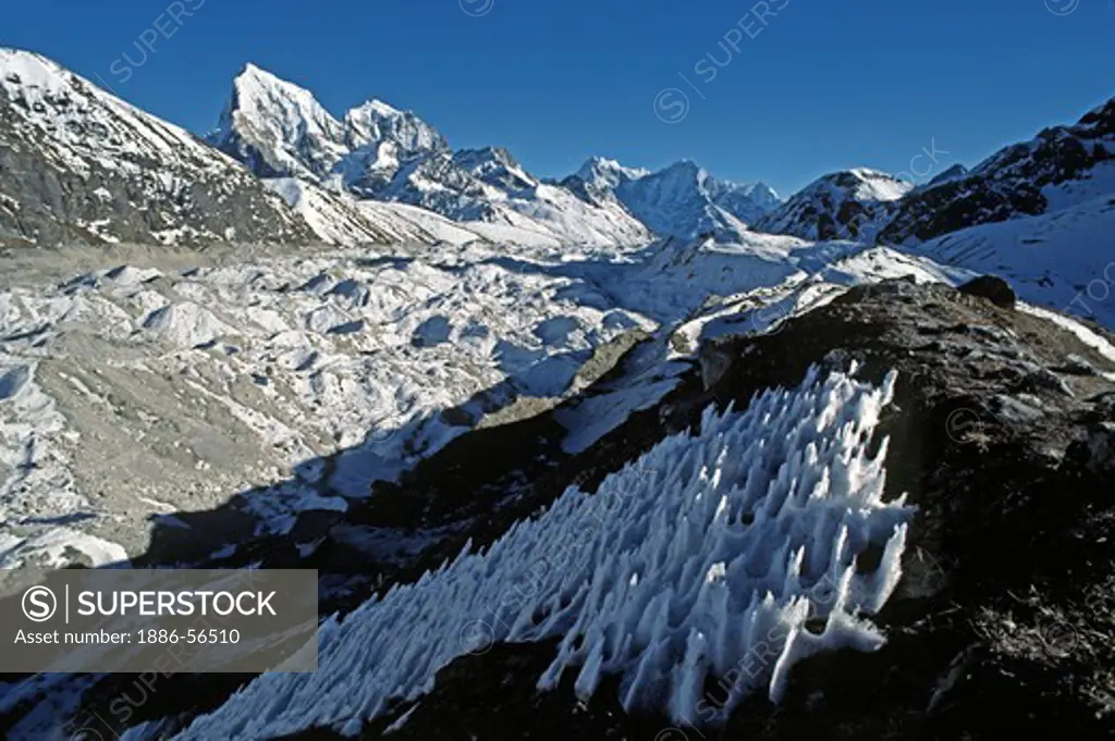 Lungsampo Glacier with Cholatse to Thamserku Himalayan massif - GOKYO, KHUMBU DISTRICT, NEPAL
