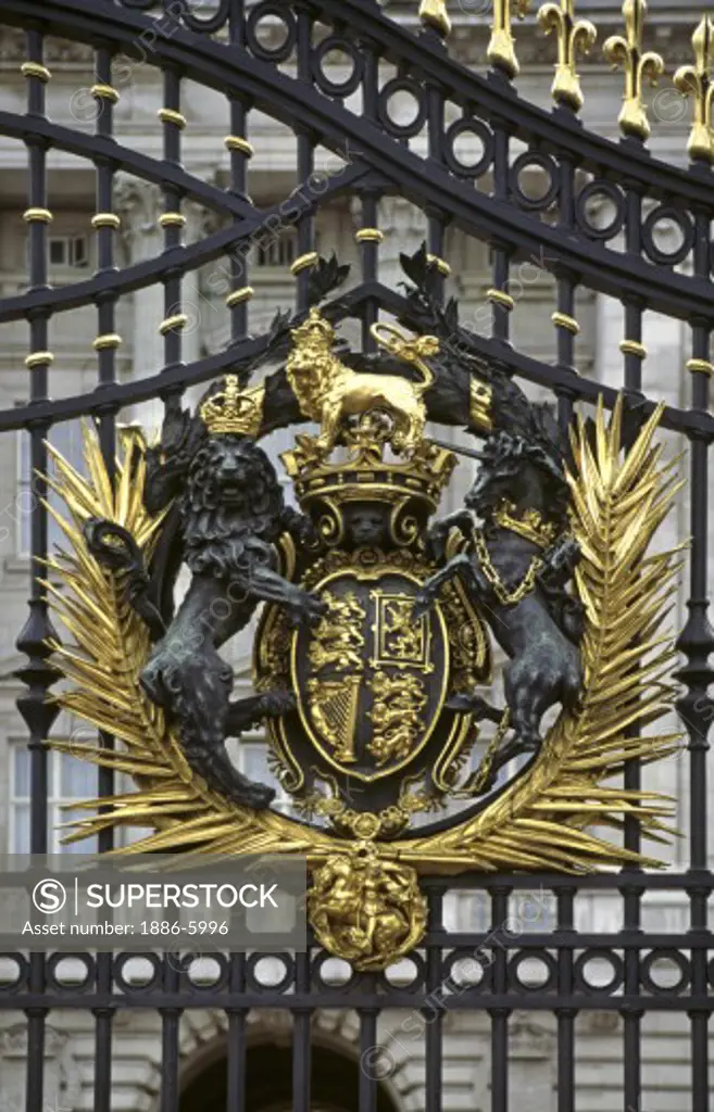 ROYAL CREST on gate of BUCKINGHAM PALACE - LONDON, ENGLAND