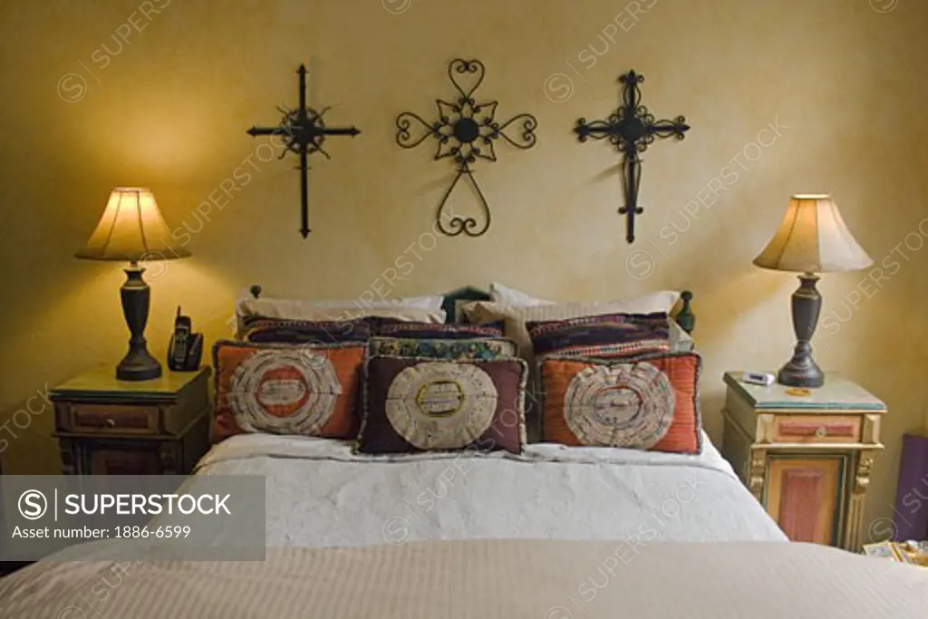 Bedroom with crosses of Casa Dar, a vacation rental in SAN MIGUEL DE ALLENDE - MEXICO 