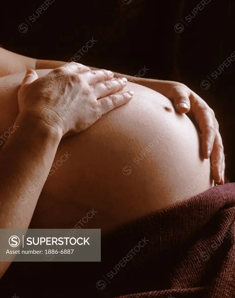 A PREGNANT WOMANS belly at 8 1/2 months 