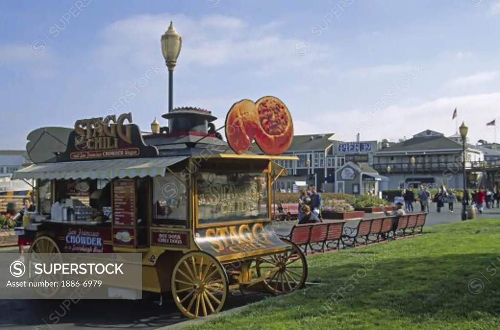 STAGG CHILE cart and PIER 39 on SAN FRANCISCO BAY - CALIFORNIA, USA 