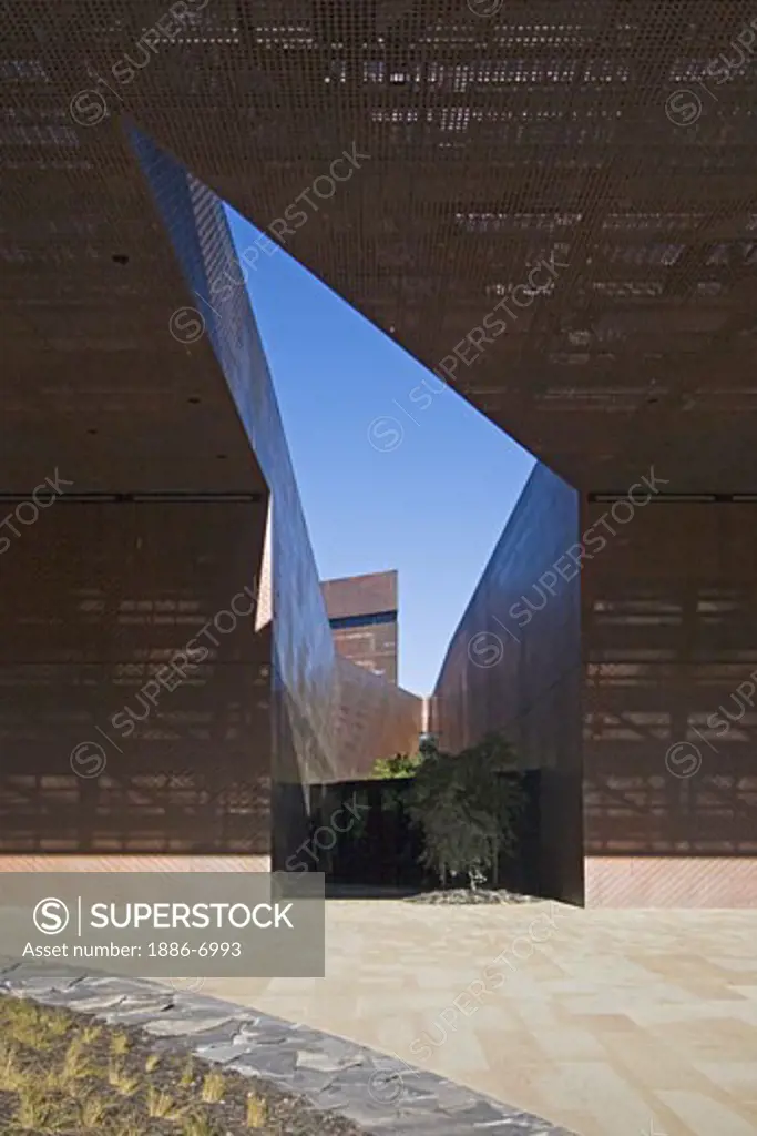 The new de Young Museum was built by the Pritzker prize winning architects Herzog and de Meuron - San Francisco, California