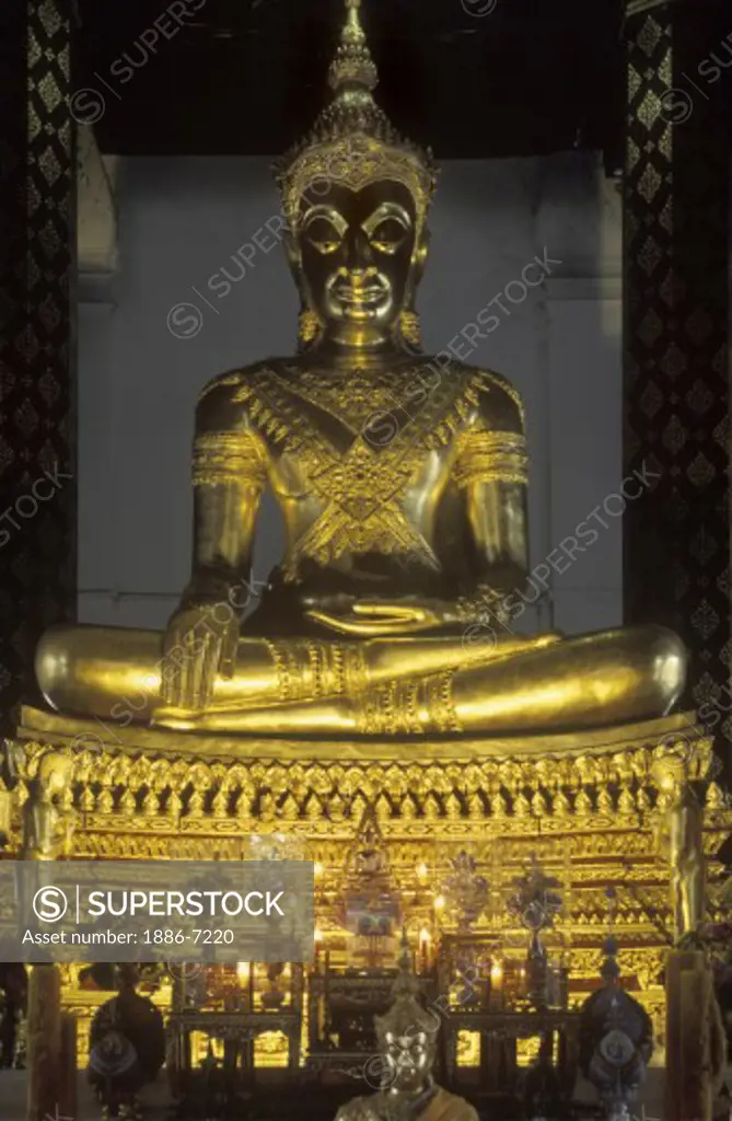 Revered 6 METER GOLD BUDDHA at WAT NA PRAMAN (WAT NAPHRAMERU) built by RAMADHIBODI - AYUTTHAYA, THAILAND