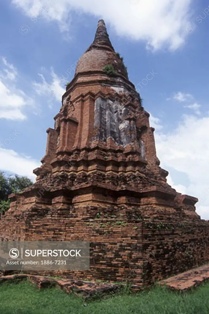 Brick CHEDI at WAT RAJABURANA (Ratchaburana) - AYUTTHAYA, OLD CAPITAL OF THAILAND