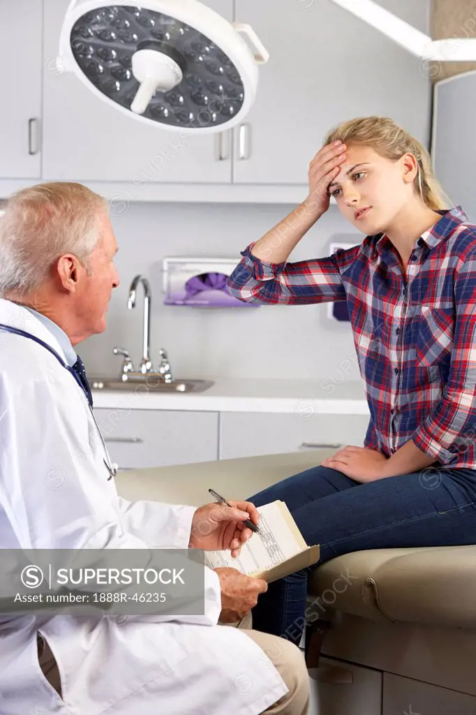 Teenage Girl Visits Doctor´s Office With Headaches