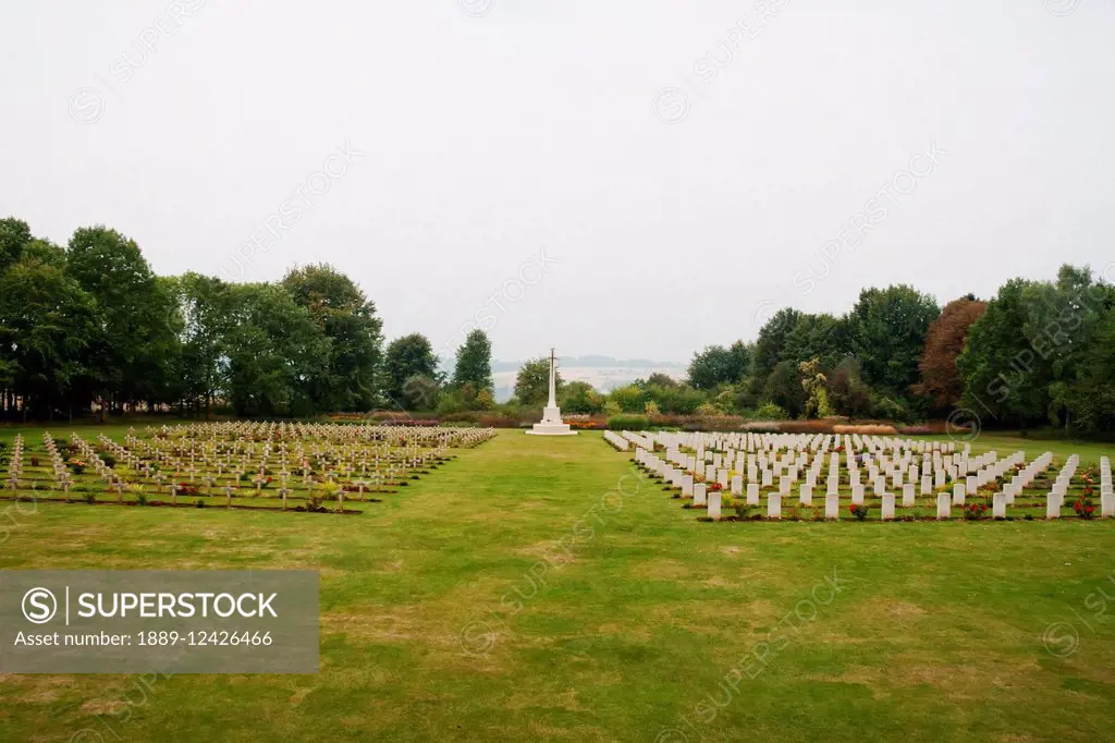 War Graves At The Thiepval Memorial To The Missing Of The Somme, Designed By Sir Edwin Lutyens, Thiepval, Somme, France