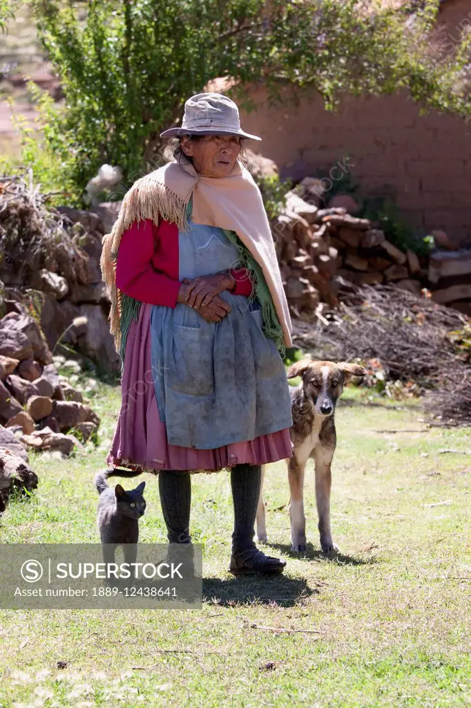 Old Tarabuco woman with her dog and cat, Jatun Yampara Indigenous Community, Chuquisaca Department, Bolivia
