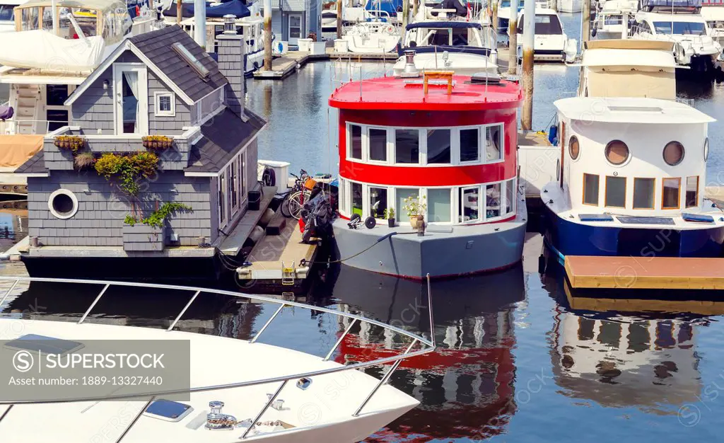 These modern tiny house boat homes have prime on the water real estate in the middle of downtown Vancouver, the ultimate urban lifestyle for the city;...