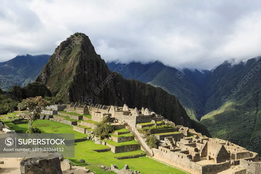 Machu Picchu citadel with Waynu Picchu; Machu Picchu, Peru