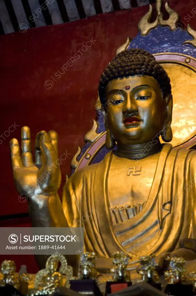Golden statue of buddha; 