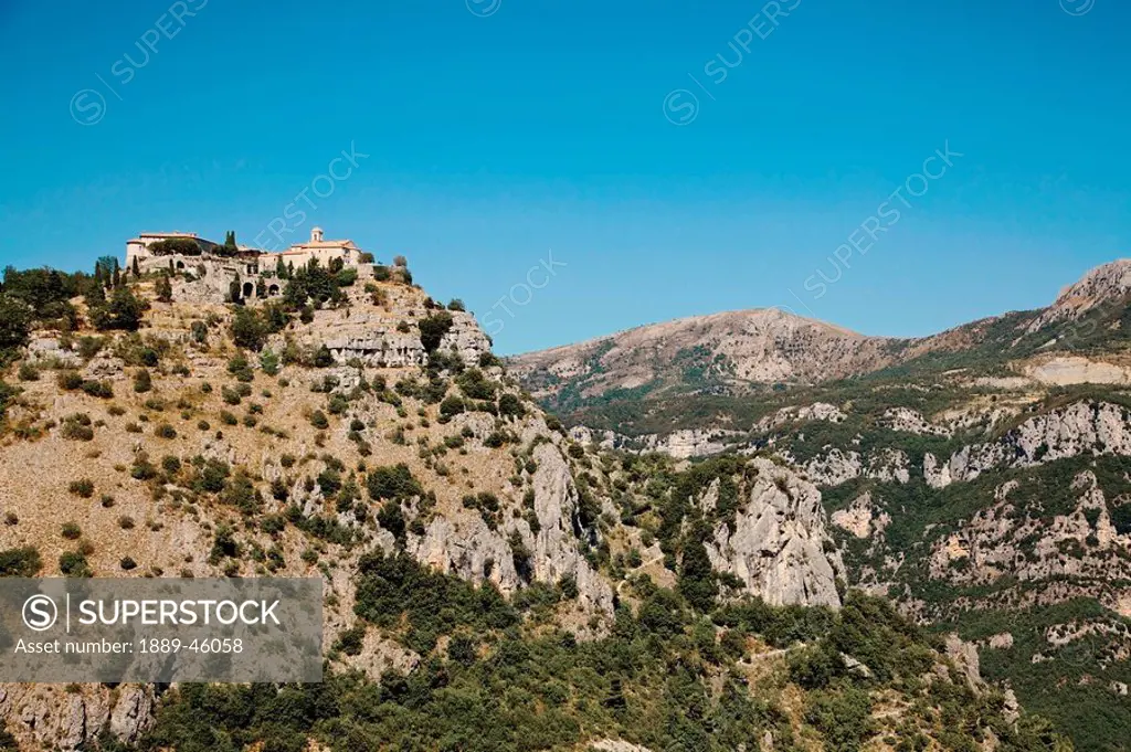 gourdon, provence, france, houses at the top of a mountainous landscape