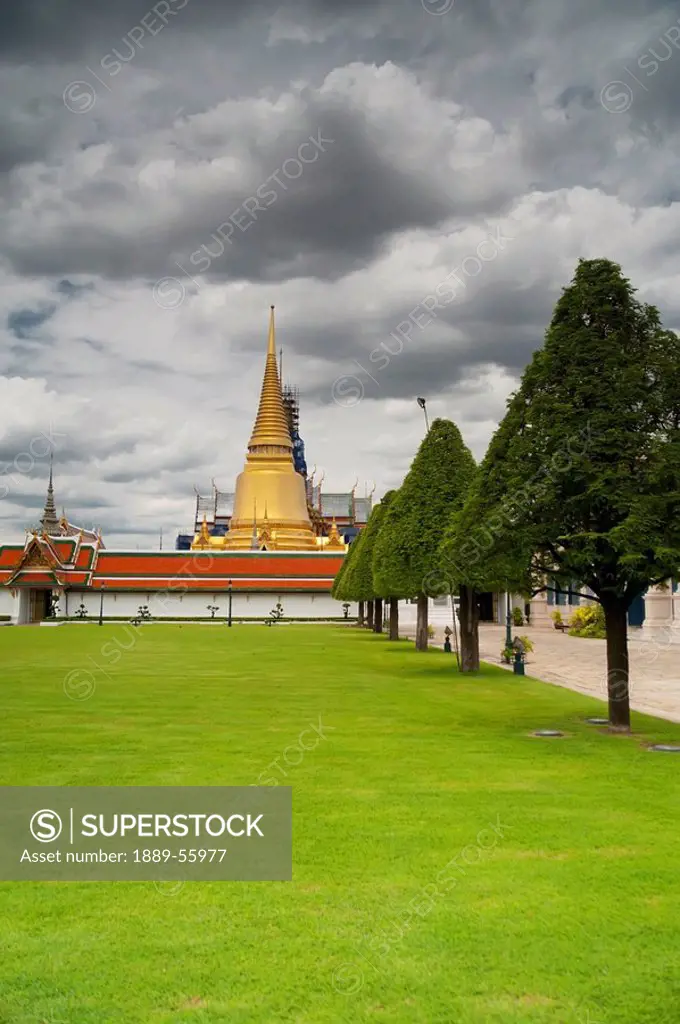 royal temple, wat phra kaew, bangkok, thailand