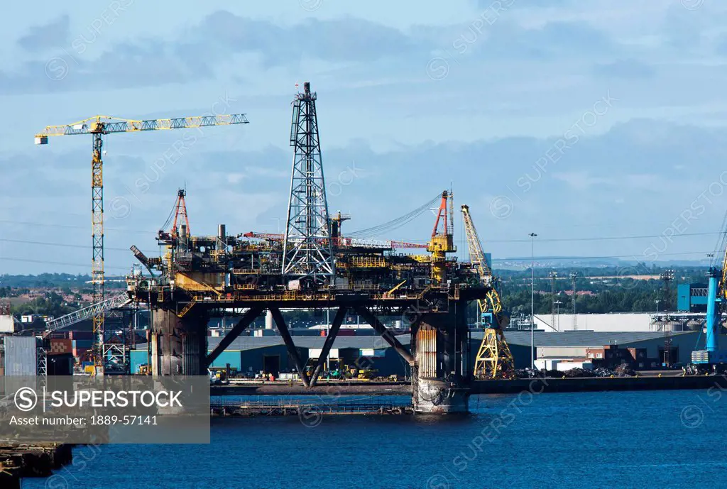 An Oil Rig On River Tyne, South Shields, Tyne And Wear, England