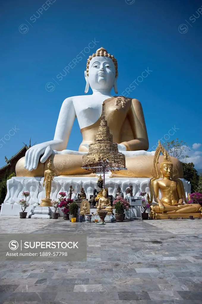 Temple statues, Wat Phra That Doi Kham, Chiang Mai, Thailand