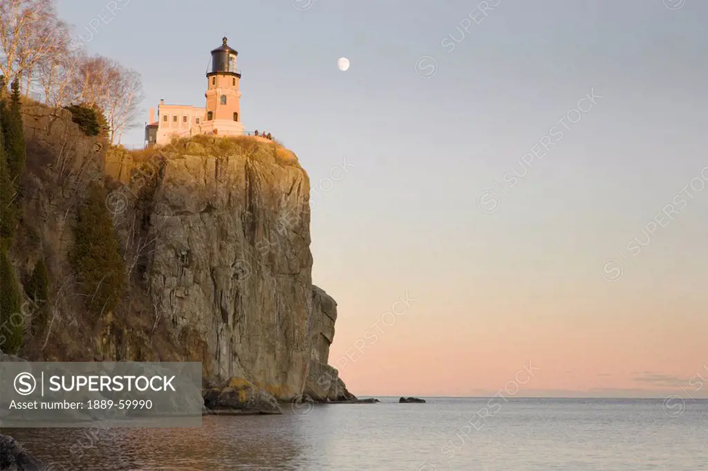 Minnesota, United States Of America, Split Rock Lighthouse On The North Shores Of Lake Superior With A Full Moon In The Sky