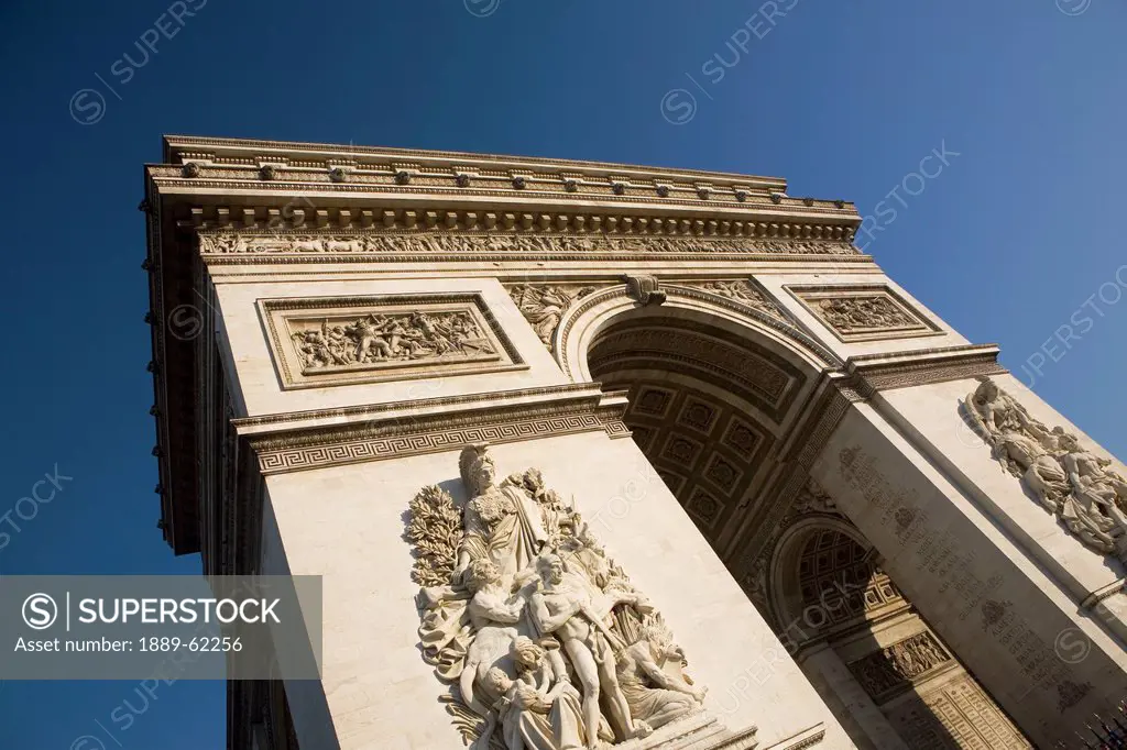 arc de triomphe against a blue sky, paris, france