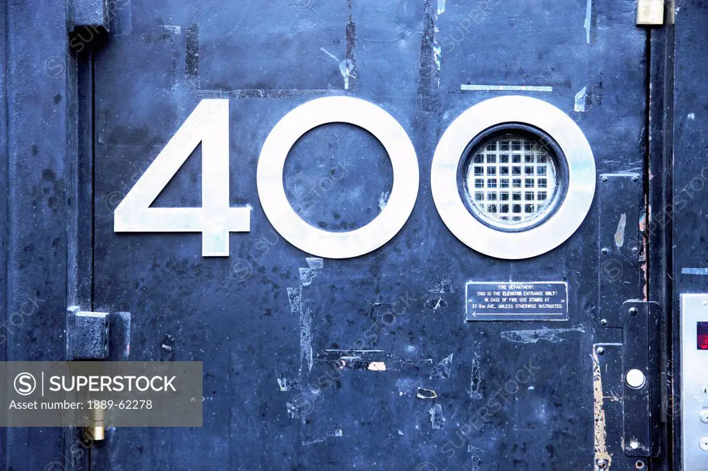 the number 400 on a building´s door, new york city, new york, united states of america