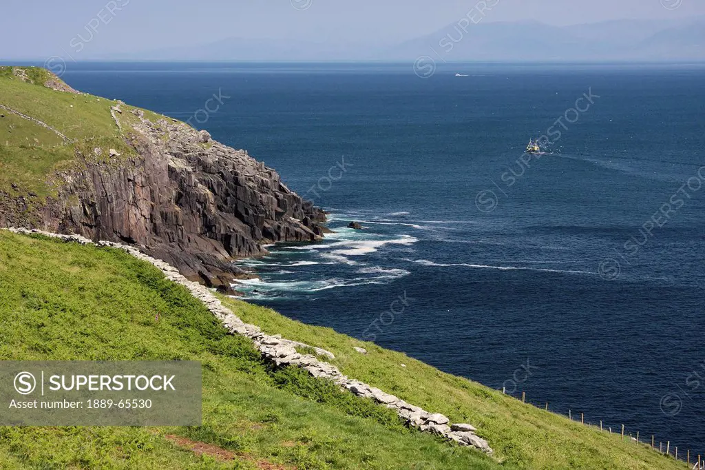 slea head coastline on the dingle peninsula, county kerry ireland