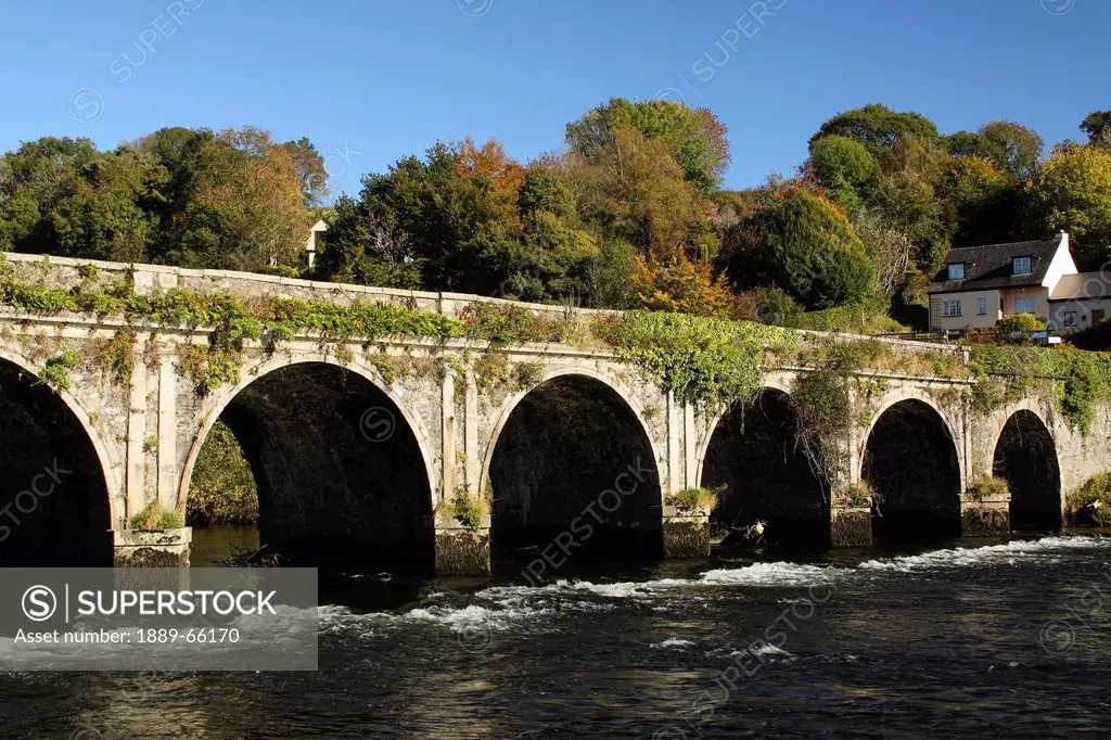 stone bridge over the river nore, inistioge, county kilkenny, ireland
