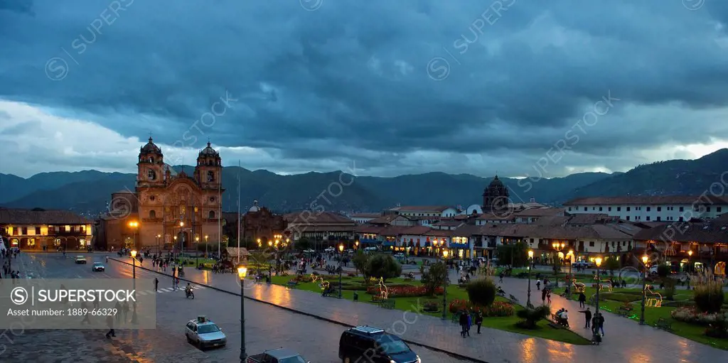 plaza de armas with templo de la compania de jesus in the background, cusco peru