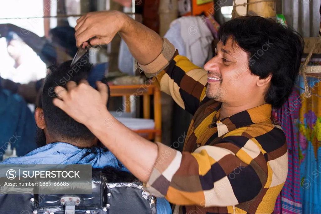 Barber Cutting Man´s Hair, Dhaka, Bangladesh