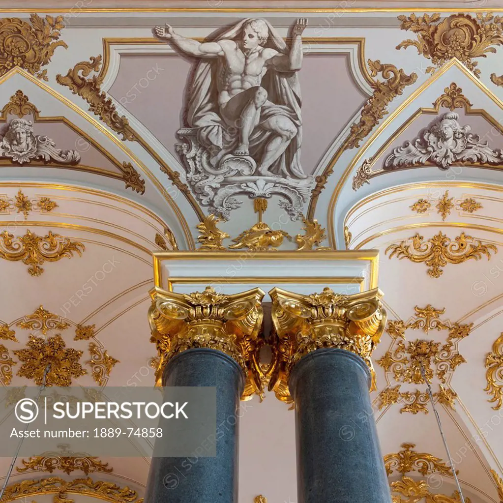 Columns and sculpture on the ceiling in winter palace, st. petersburg russia