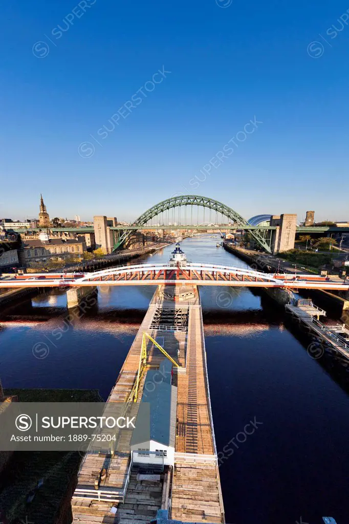 Bridges Crossing River Tyne, Newcastle Tyne And Wear England