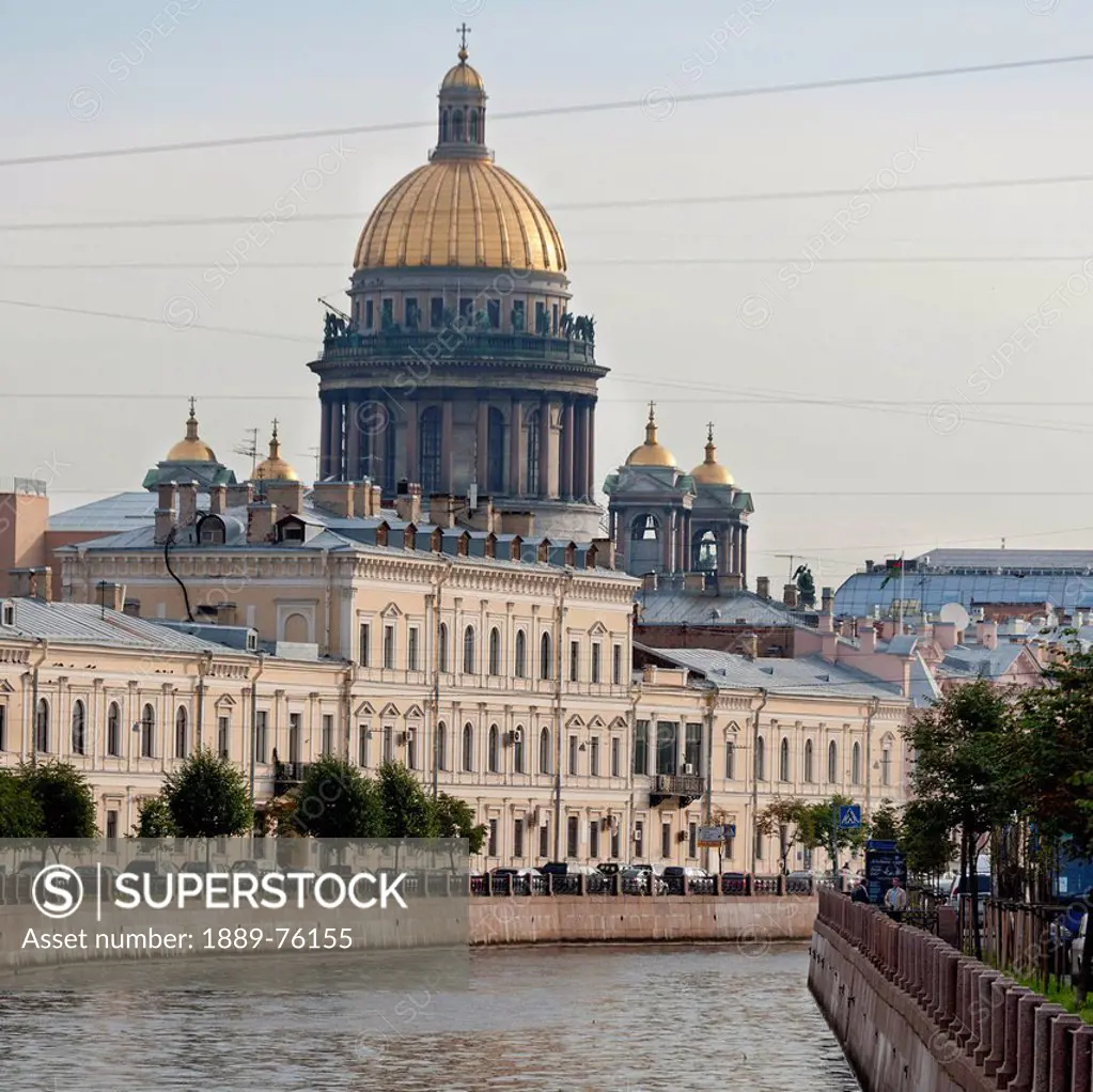 Saint isaac´s cathedral and moyka river, st. petersburg russia