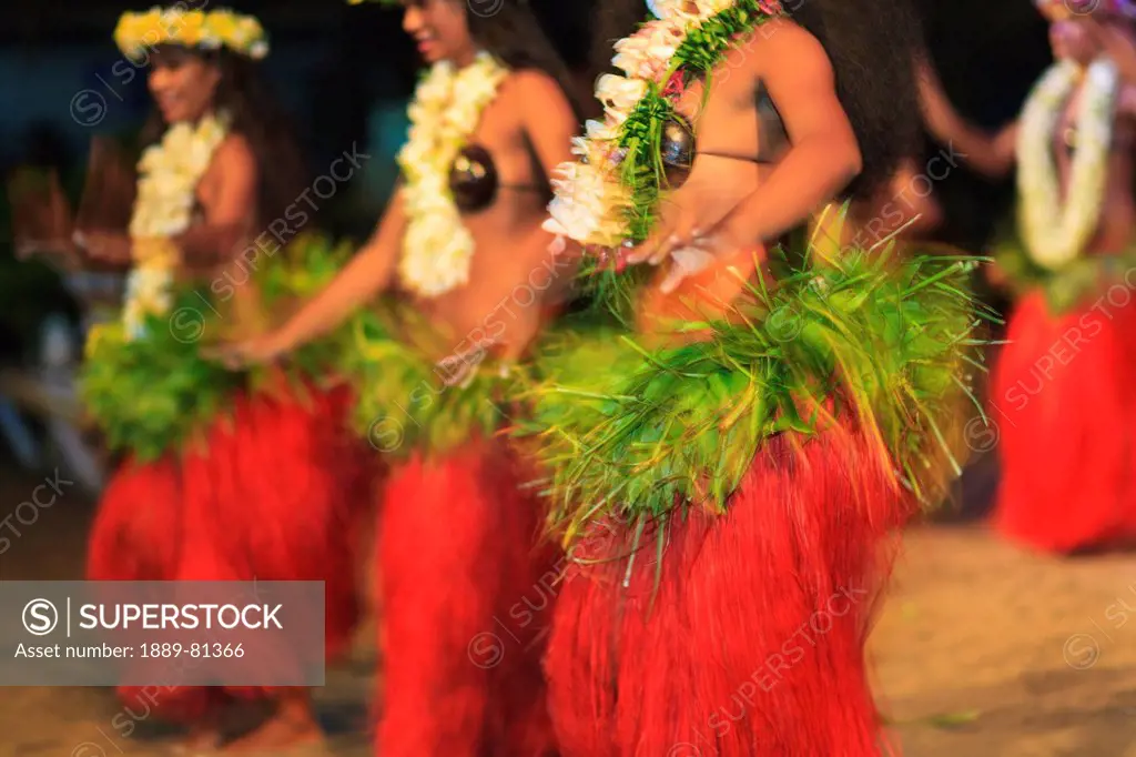 Traditional polynesian tamure dance tiki village, moorea island society islands french polynesia south pacific