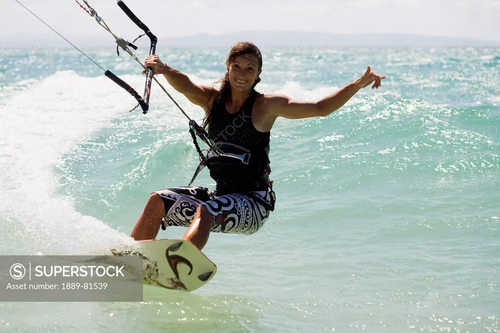 Woman kitesurfing in costa de la luz, tarifa, cadiz, andalucia, spain