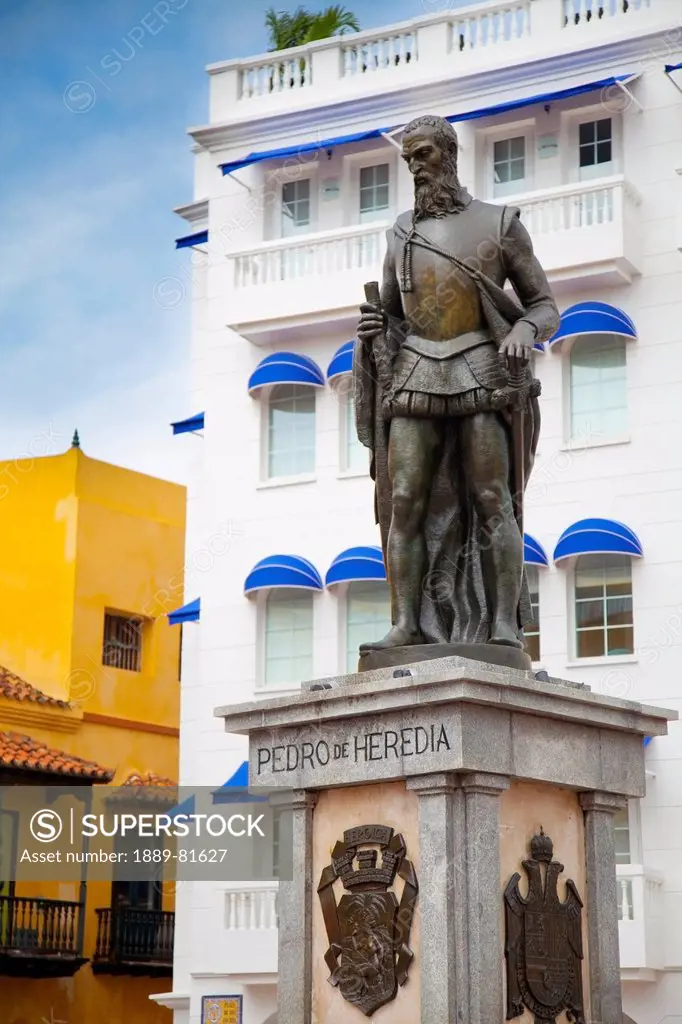 Statue of pedro de heredia in plaza de los coches, cartagena colombia
