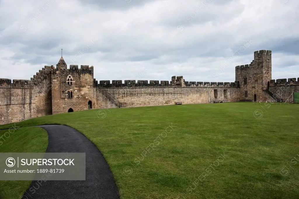 Alnwick castle, alnwick northumberland england