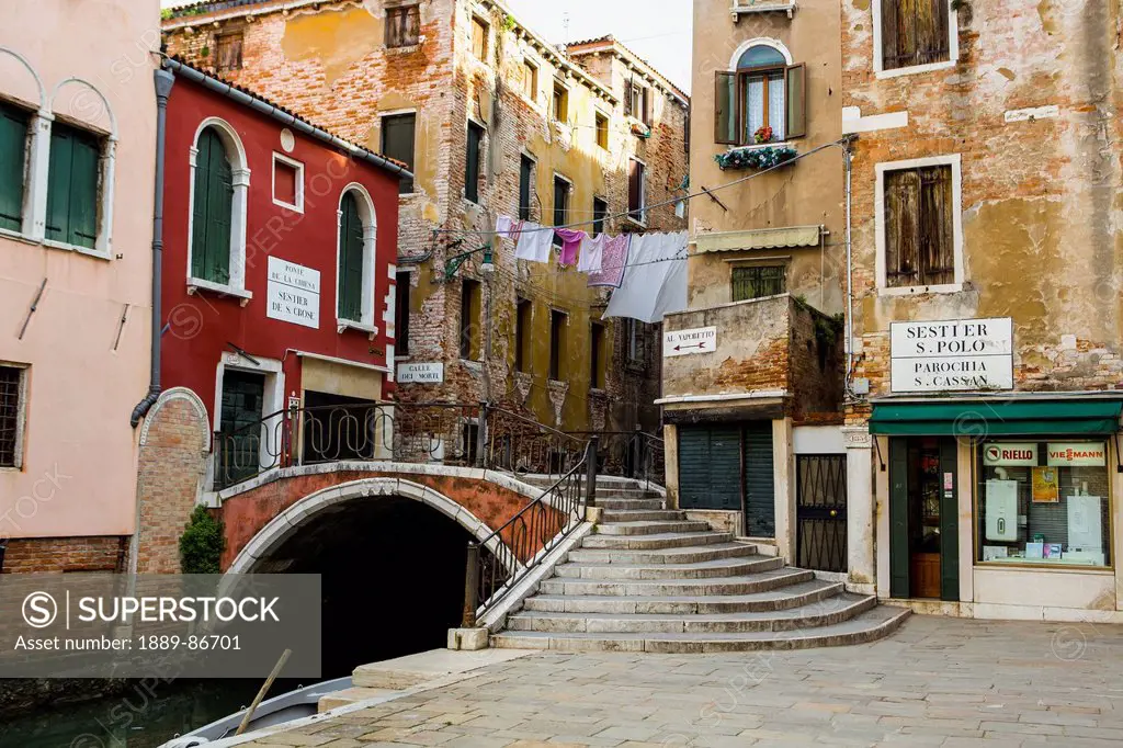 Italy, Town Square; Venice