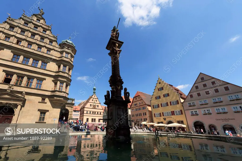 St. George and the Dragon fountain on the Marktplatz, Rothenburg-ob-der-Tauber, Bavaria, Germany