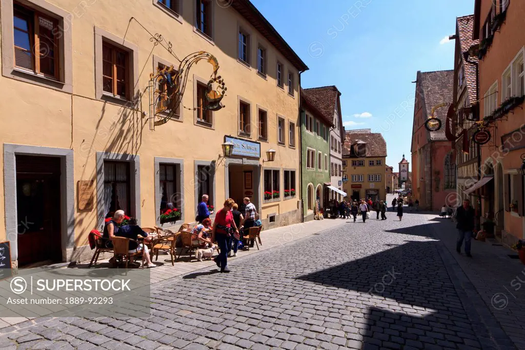 Medieval street scene, Rothenburg-ob-der-Tauber, Bavaria, Germany