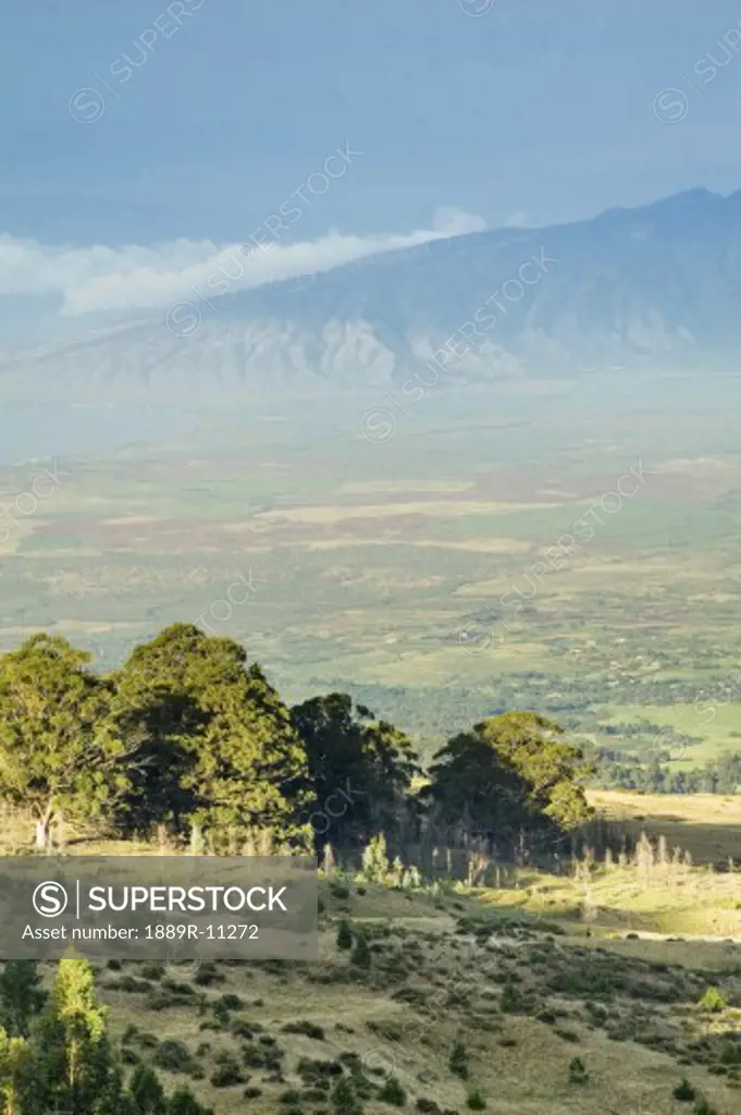 Scenic view of the Isthmus and West Maui Mountains, Hawaii, USA   