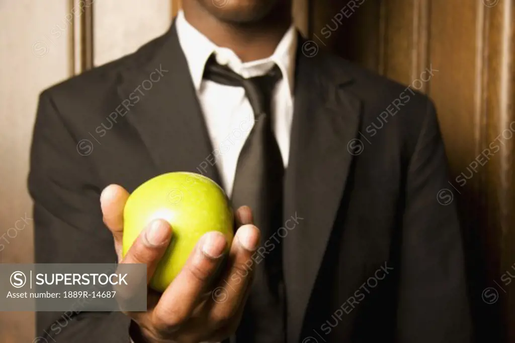 Man holding an apple