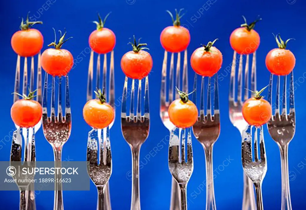 Forks with cherry tomatoes
