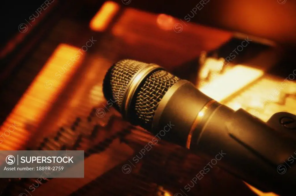 Microphone inside piano