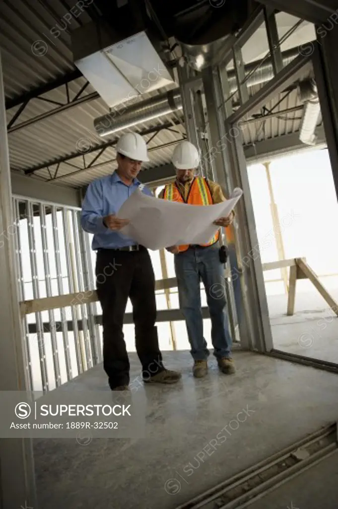 Architect consulting with construction worker