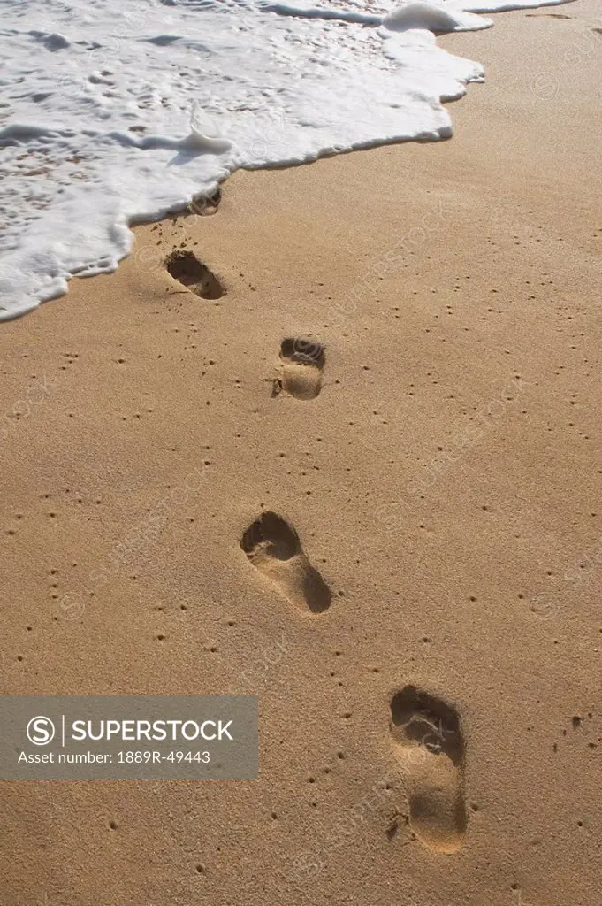 footprints in the sand, maui, hawaii